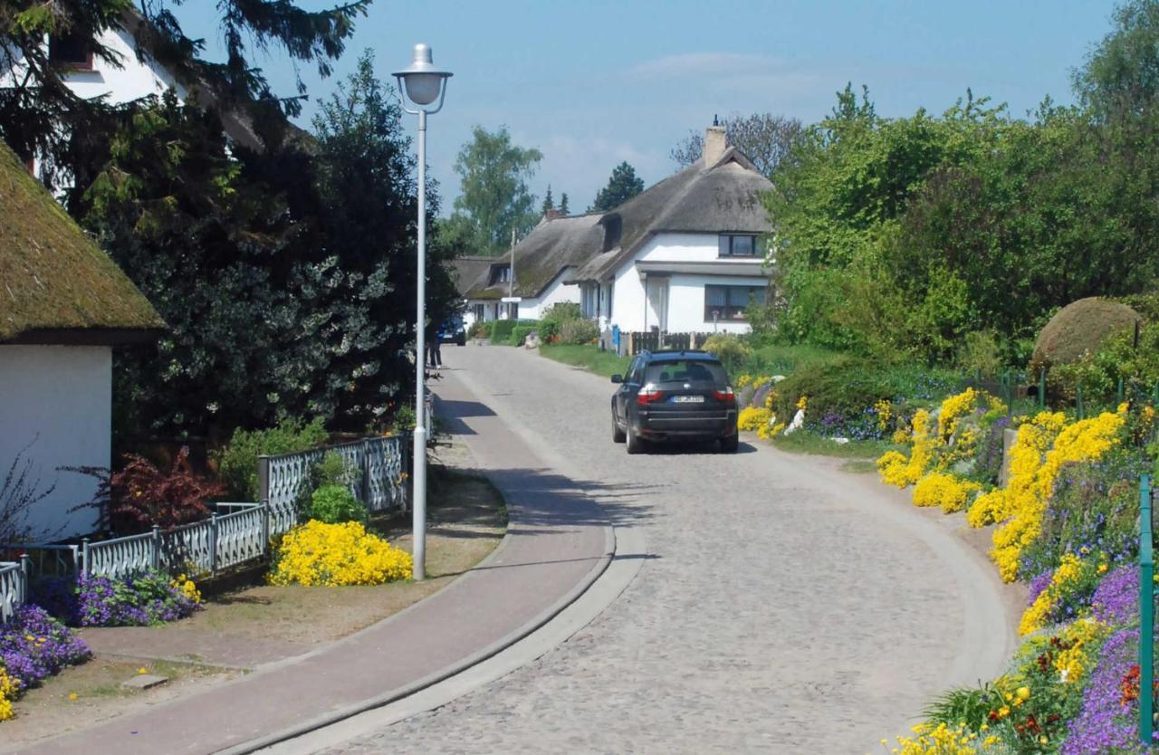 Ferienhaus Zum Boddenstrand Mit Ka Groß Zicker Exterior foto
